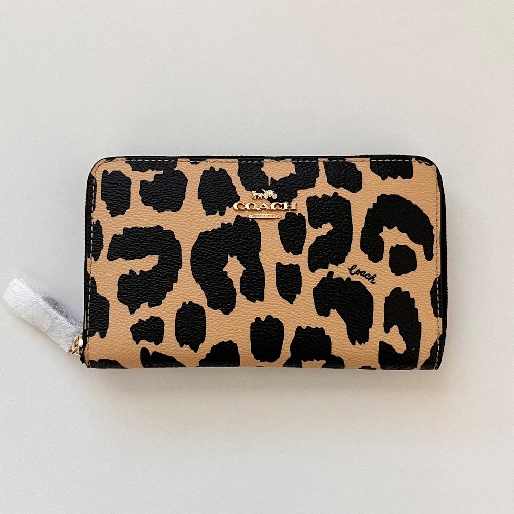 Coach Medium Zip Wallet